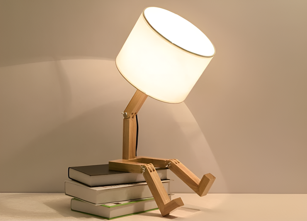 Flexibilní robotická stolní lampa z masivního dřeva – LumoBot