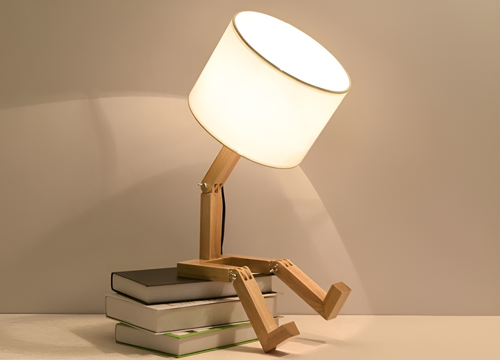 Flexibilní robotická stolní lampa z masivního dřeva – LumoBot