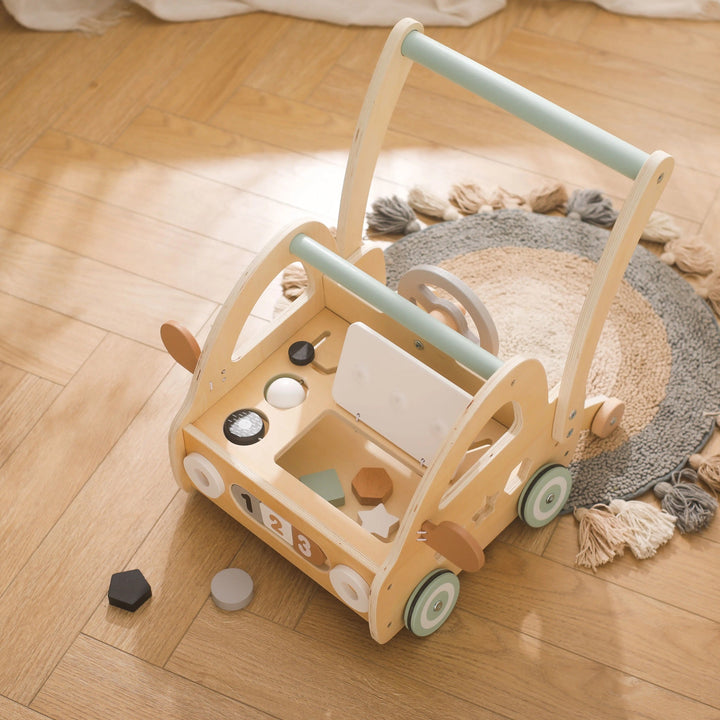Dřevěné chodítko s Montessori hračkami a zrcátky
