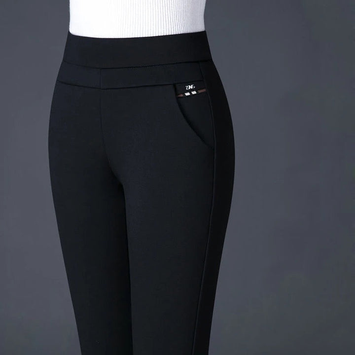 Schwarze Damenhose, elastisch, mit Seitentasche, ideal für Freizeit und Büro.