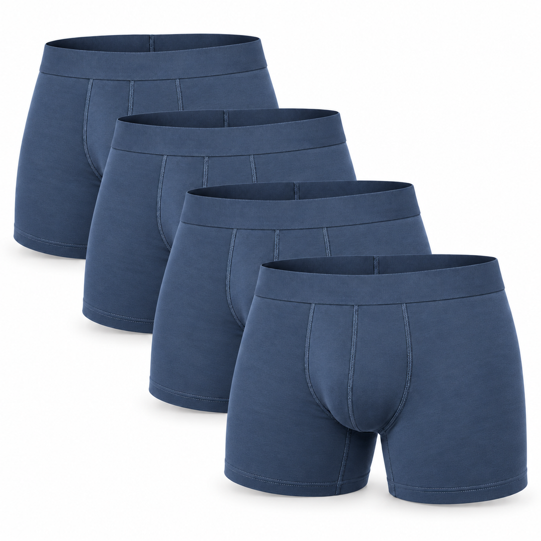 Čtyři středně modré boxerky naskládané za sebou, set více kusů s širokým pasem a šitými švy. 10