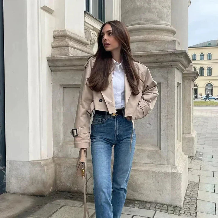 Trendy podzimní krátký dámský trenčkot s páskem – Amelie