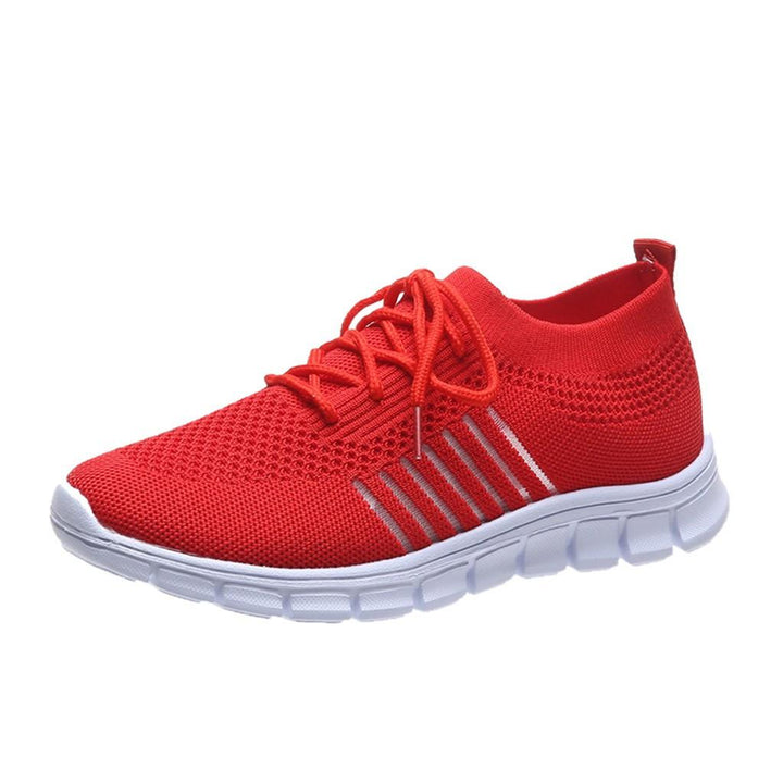 Roter Sportschuh, atmungsaktiv, rutschfeste Sohle, ideal für Fitness und Laufen.