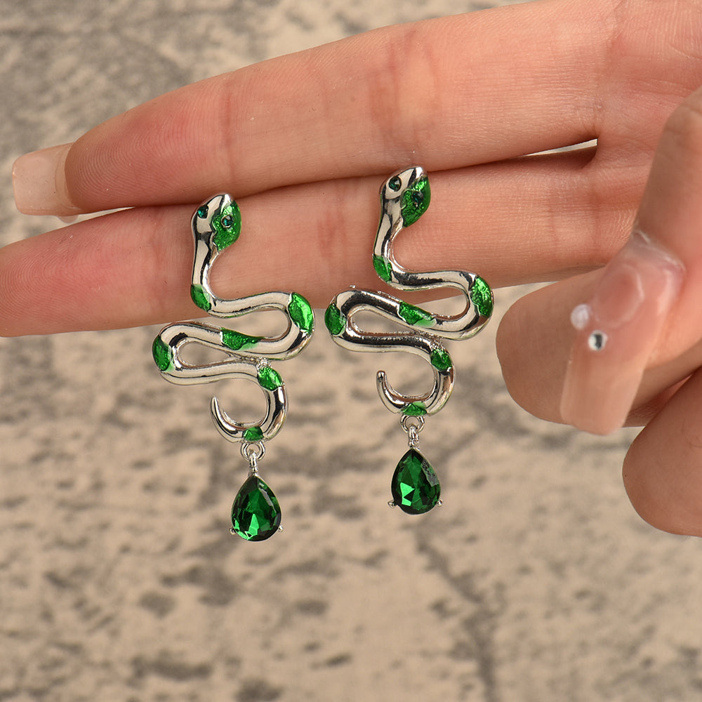 Silberne Schlangen-Ohrringe mit grünen Edelsteinen, tropfenförmig, Damen Schmuck.