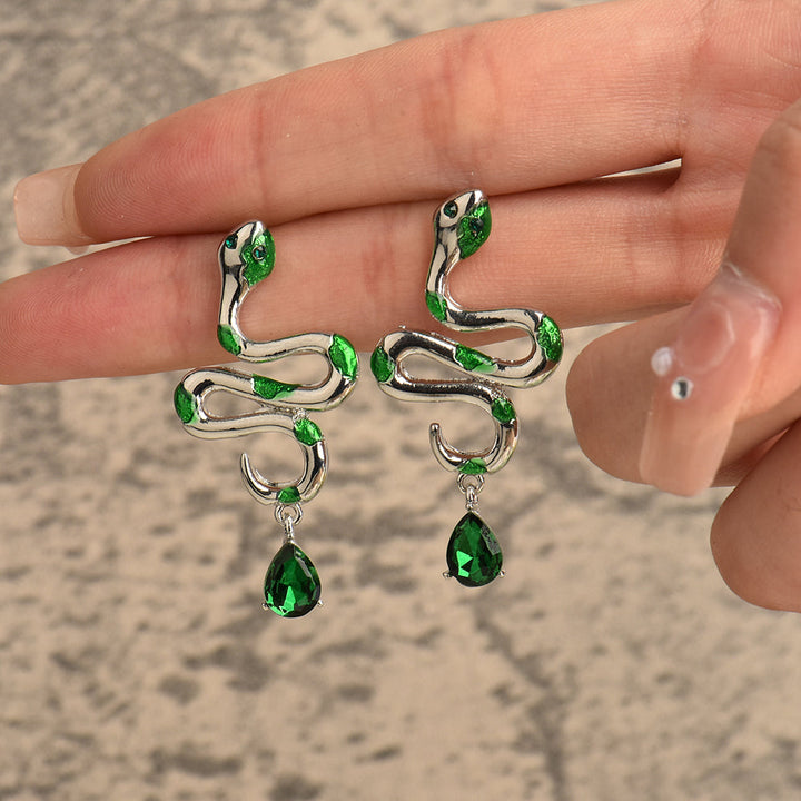 Silberne Schlangen-Ohrringe mit grünen Edelsteinen, tropfenförmig, Damen Schmuck.