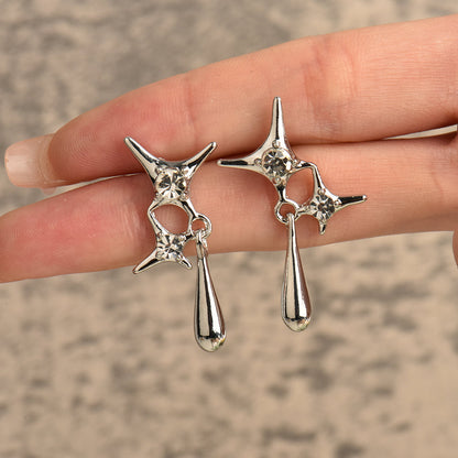 Silberne Tropfen-Ohrringe mit Kristallen, modische Damen-Accessoires, elegantes Design.