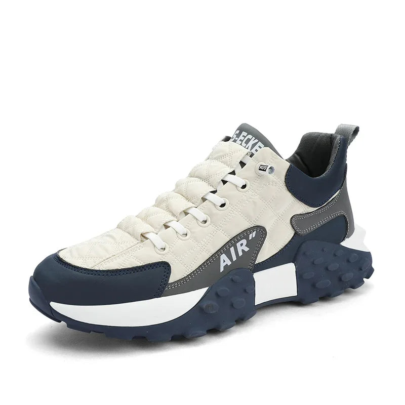 Weiße Herren-Sportschuhe, atmungsaktiv, mit Luftkissen und blauen Akzenten.