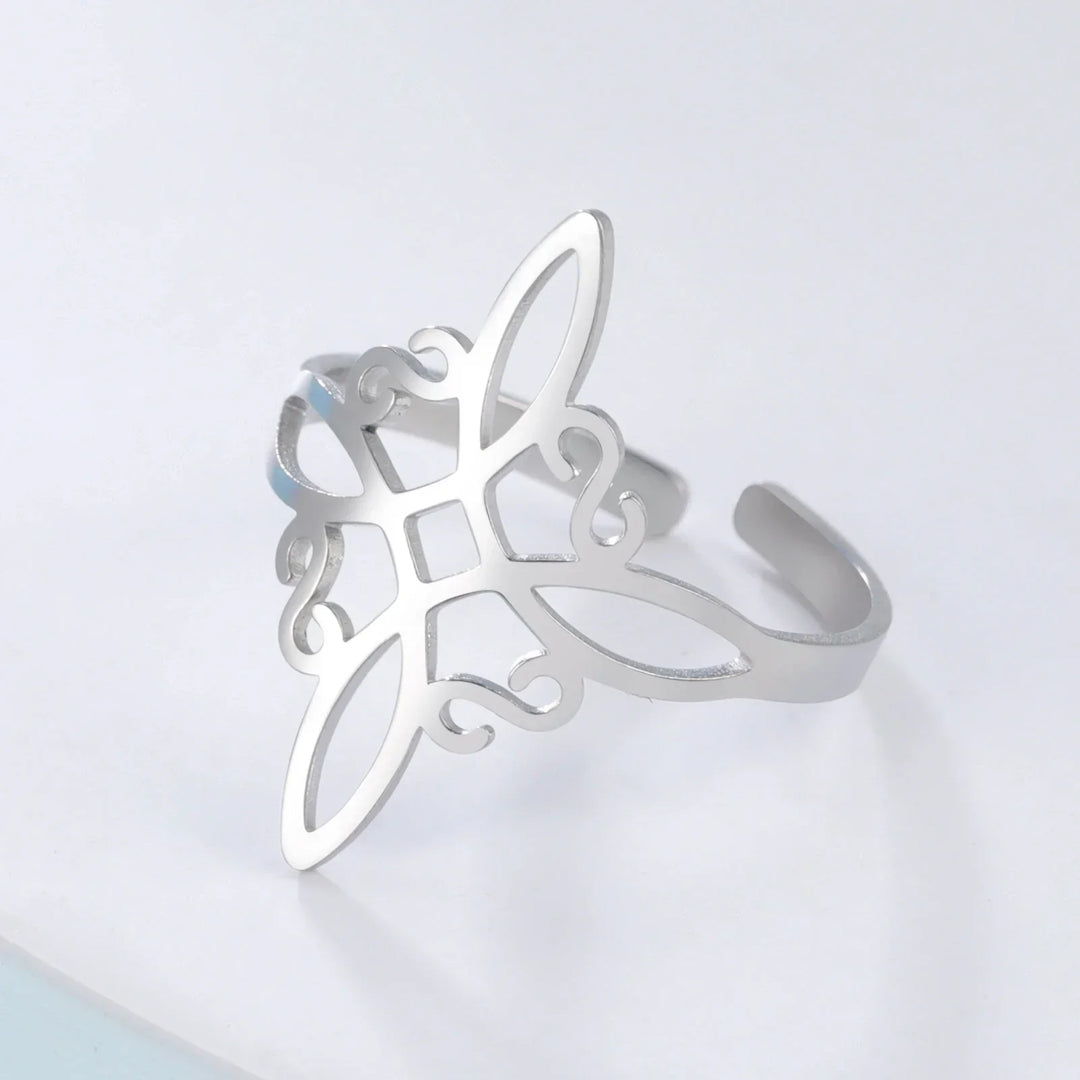 Silberner verstellbarer Ring mit filigranem Design, Schmuckaccessoire für Damen.