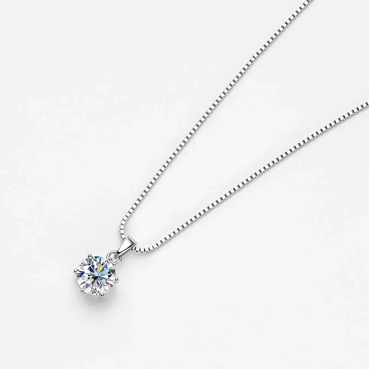 Silberne Halskette mit rundem Diamantanhänger, eleganter Schmuck, Geschenk für Frauen.