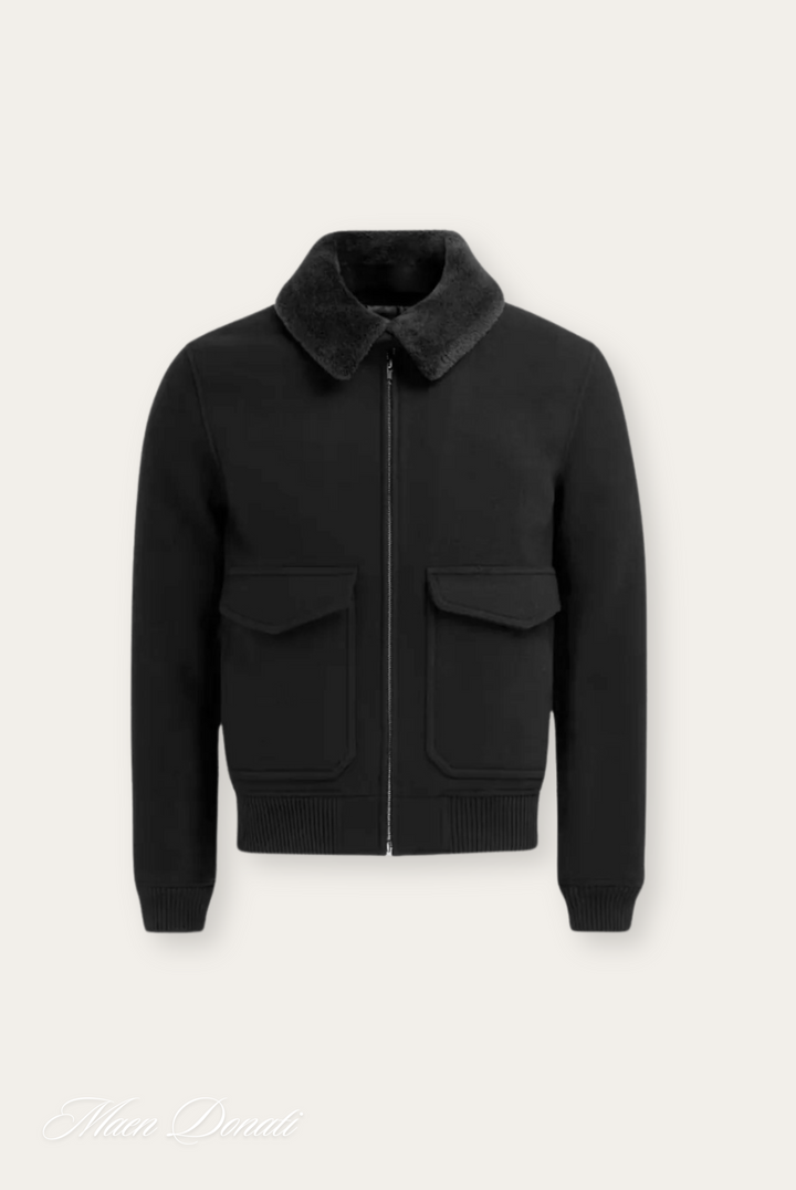 Schwarze Herrenjacke mit Reißverschluss, Fellkragen, Taschen, elegant, warm, Wintermode.