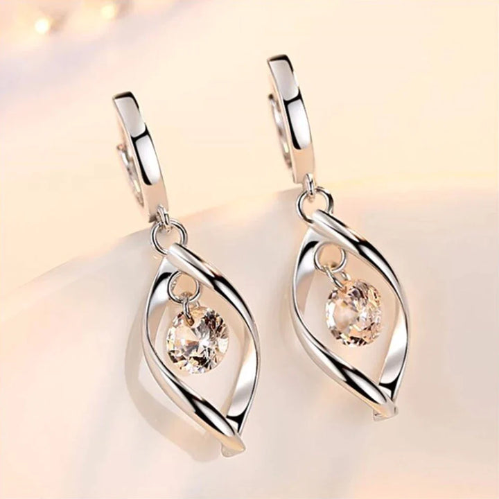 Silberne Ohrringe mit Kristallanhänger, elegantes Design, Schmuck für Damen.