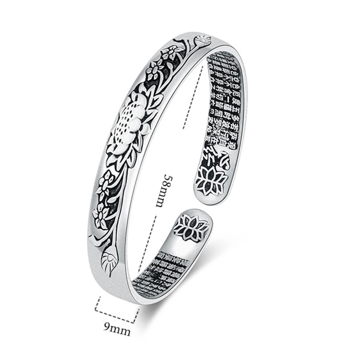 Silberarmreif mit Blumenmuster, 58mm Durchmesser, 9mm Breite, elegantes Schmuckdesign.