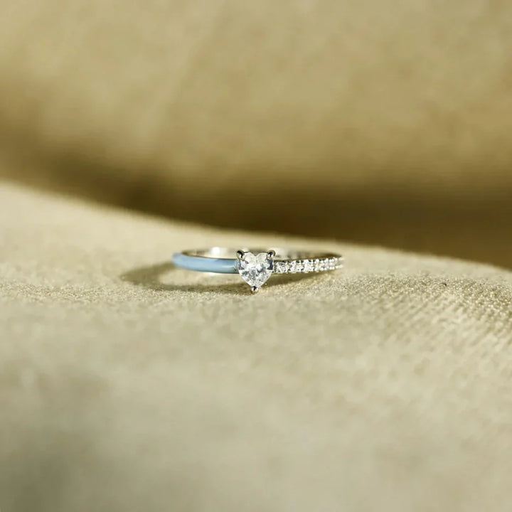 Verlobungsring Silber mit Diamant, funkelnd, elegantes Design, Schmuck für Damen.