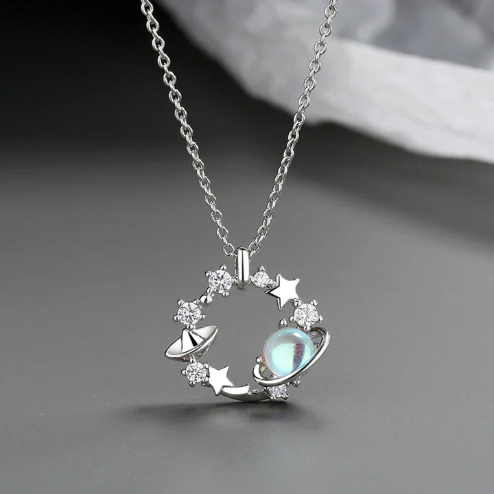 Silberne Halskette mit Planeten- und Sternanhänger, Opal, Damen-Schmuck, Geschenkidee.