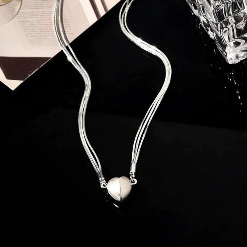 Silberne Herz-Halskette, dreifach, elegantes Design, Damen-Schmuck, Geschenkidee.