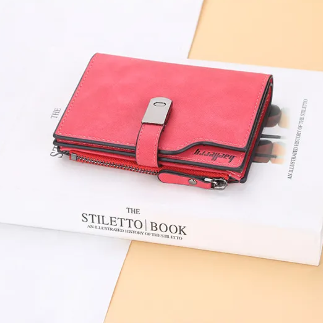 Rosa Geldbörse mit Magnetverschluss auf Buch, Damen Portemonnaie, stilvoll und kompakt.