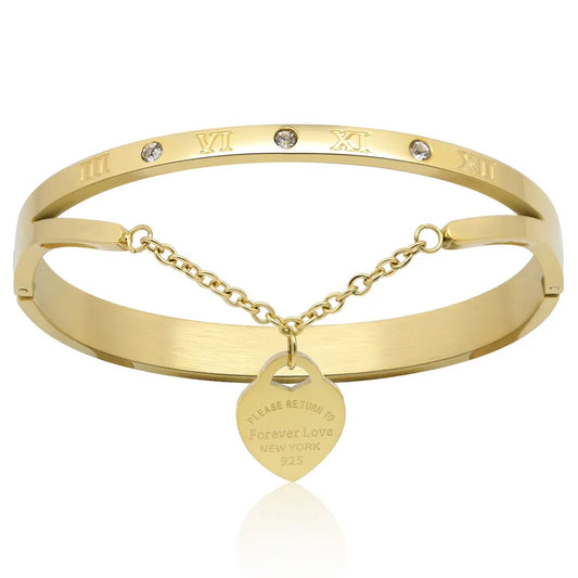 Goldenes Armband mit römischen Ziffern, Kristallen und Herzanhänger, eleganter Schmuck.