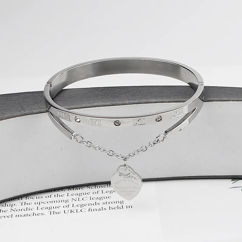 Silbernes Edelstahl-Armband mit römischen Ziffern und Kristallen, elegantes Schmuckdesign