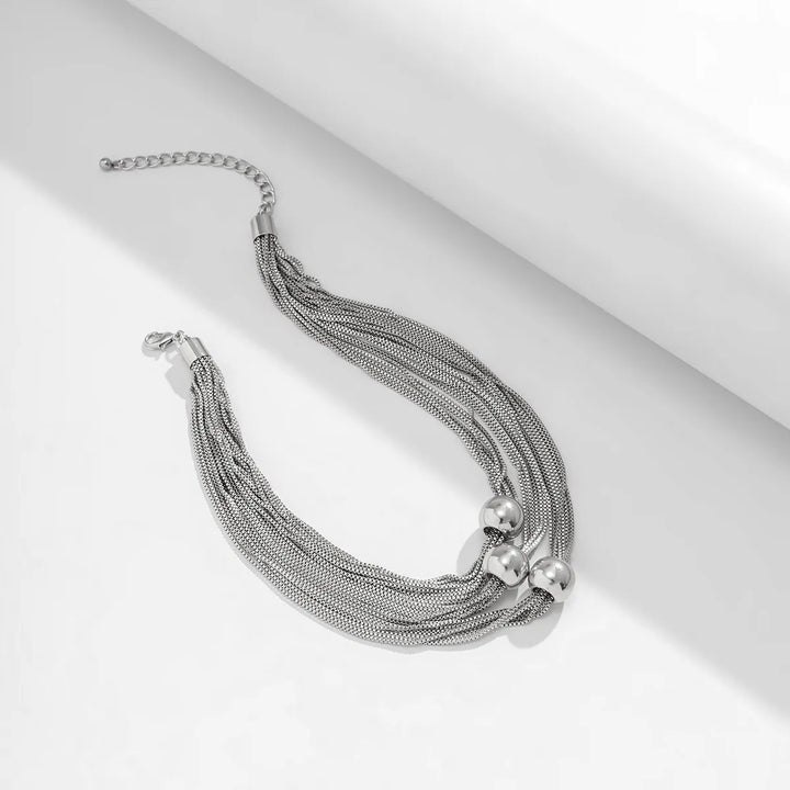 Silbernes Edelstahl-Armband mit Kugel-Details, mehrreihig, elegantes Schmuckdesign.