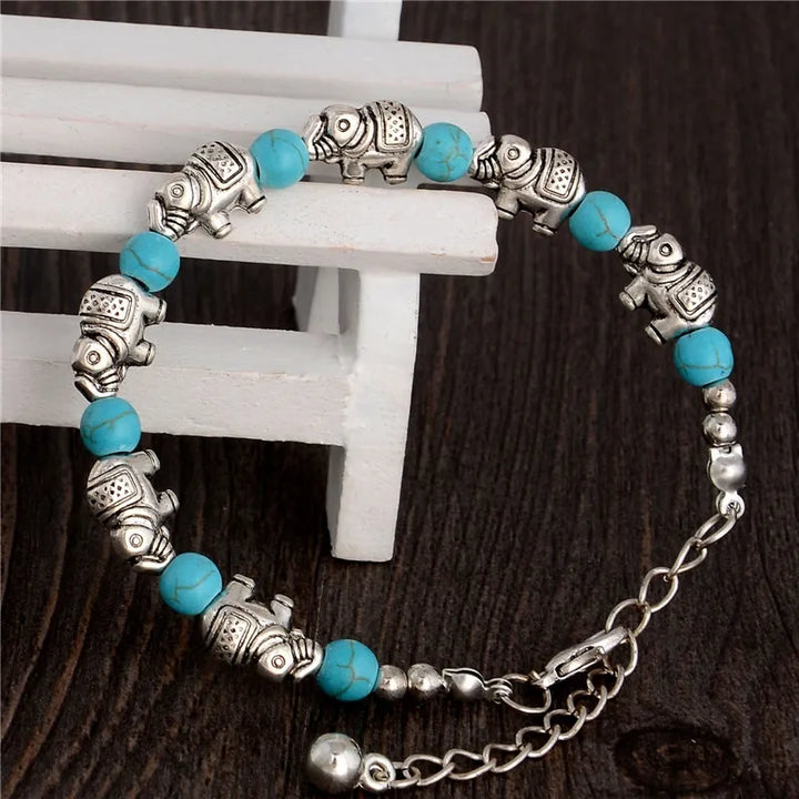 Silberarmband mit blauen Perlen und Elefantenanhängern, verstellbar, modisches Schmuckstück.