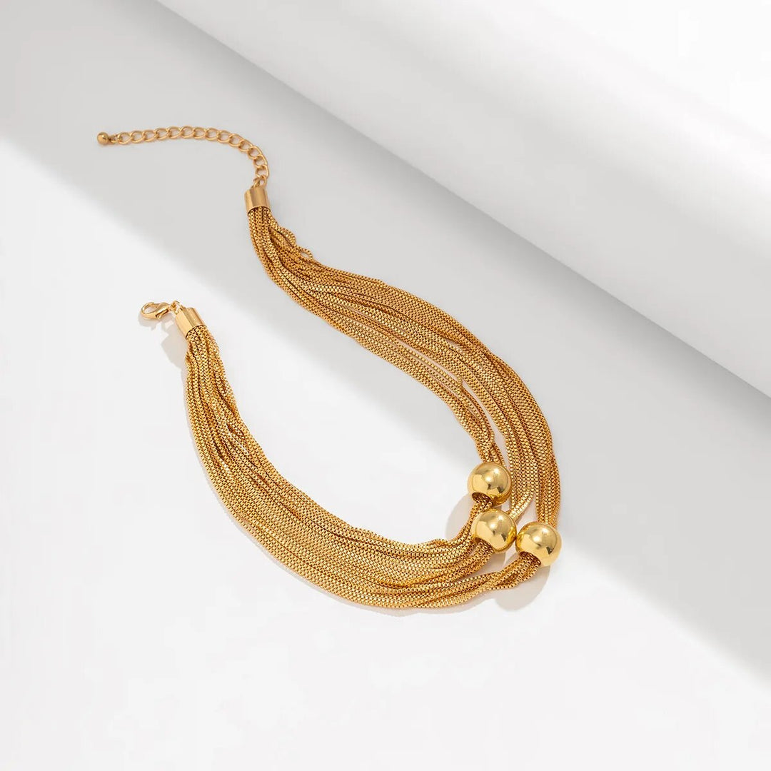 Goldene Halskette mit Kugeln, mehrreihig, elegantes Schmuckdesign, Damenaccessoire.