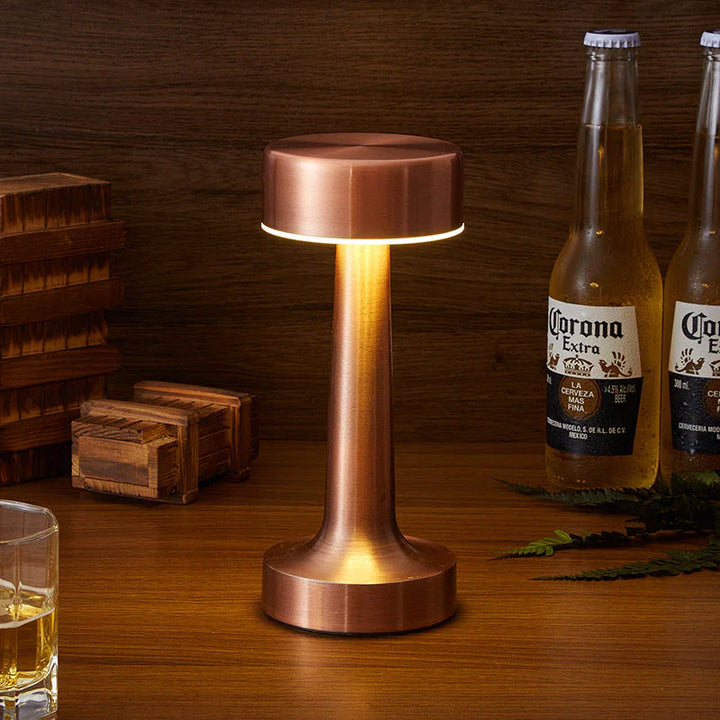 Kupferfarbene LED-Tischlampe, dimmbar, retro, Metall, ideal für Nachttisch oder Schreibtisch.
