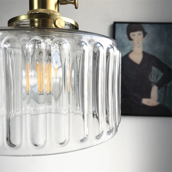 Moderne handgefertigte Glas-Pendelleuchte, LED, Messing, transparent, geriffelt.