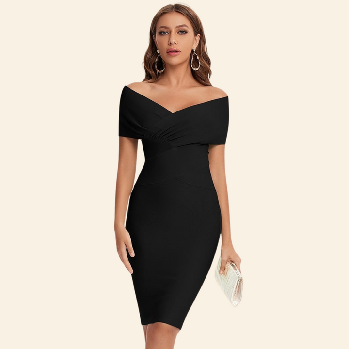 Frau in schwarzem Off-Shoulder-Kleid, elegantes Design, Abendmode, mit Clutch.