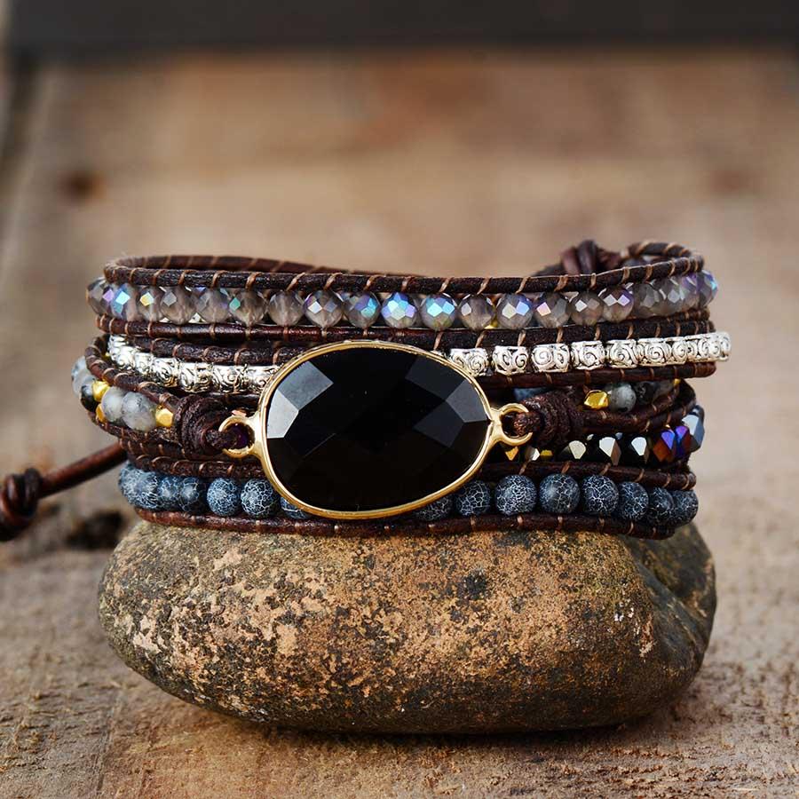 Boho-Armband mit schwarzem Onyx, Leder, 5 Stränge, handgefertigt, modisch, Damen-Schmuck.