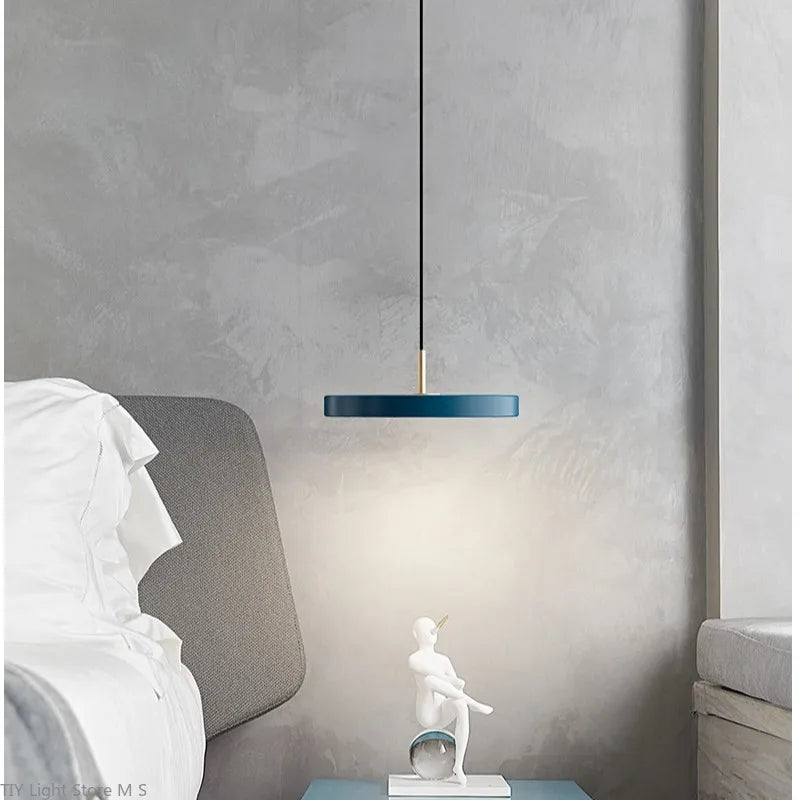 Skandinávská závěsná lampa s minimalistickým designem - Lyssa