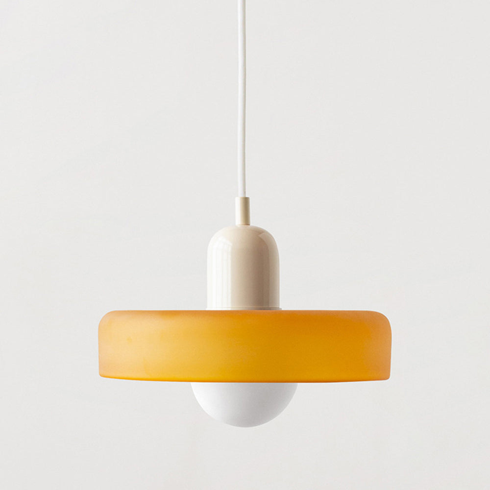 Moderne Pendelleuchte, orange-weiß, Glas, minimalistisches Design, Innenbeleuchtung.