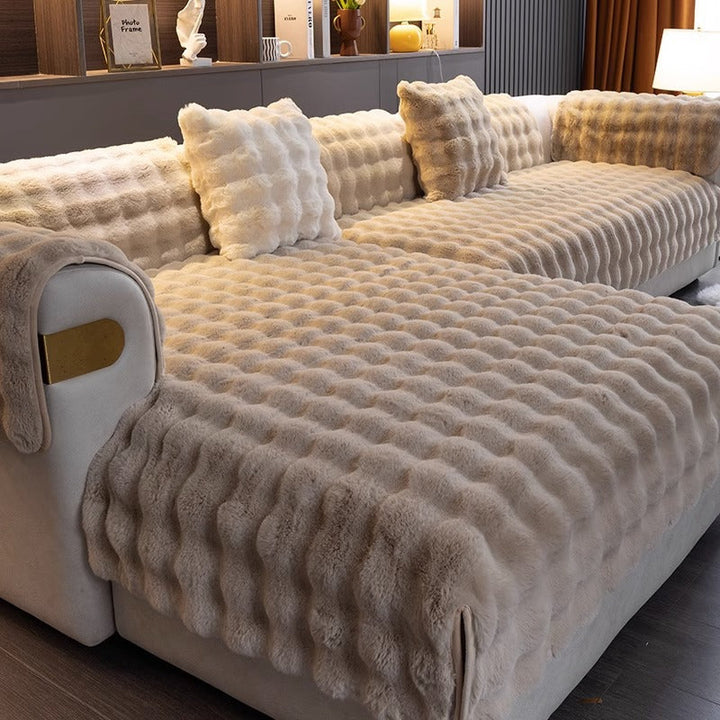 Beige Kunstfell-Sofabezug, wellenförmiges Design, gemütlich, Wohnzimmer-Dekoration.