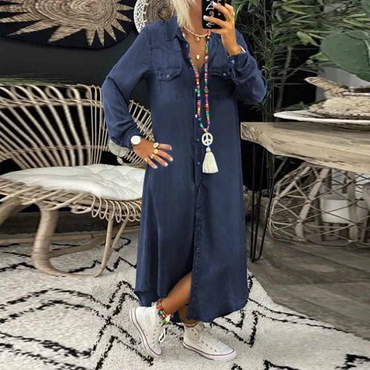 Trendy džínové šaty s knoflíkovou légou a kapsami – Isaline