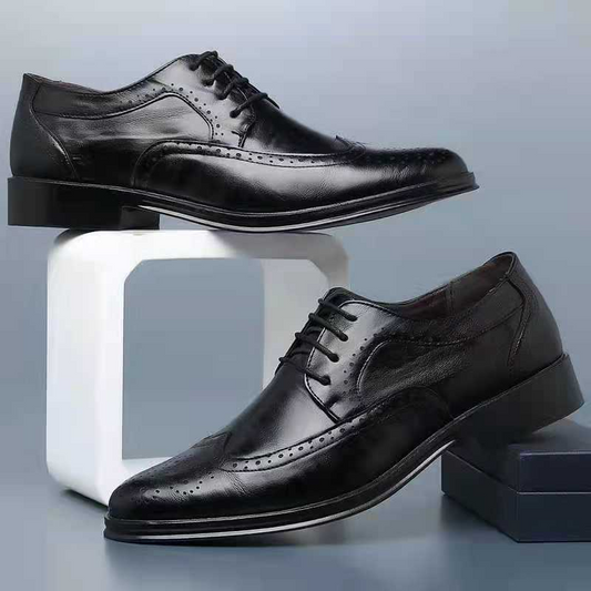 Schwarze Herren-Lederschnürschuhe, elegantes Design, ideal für formelle Anlässe.