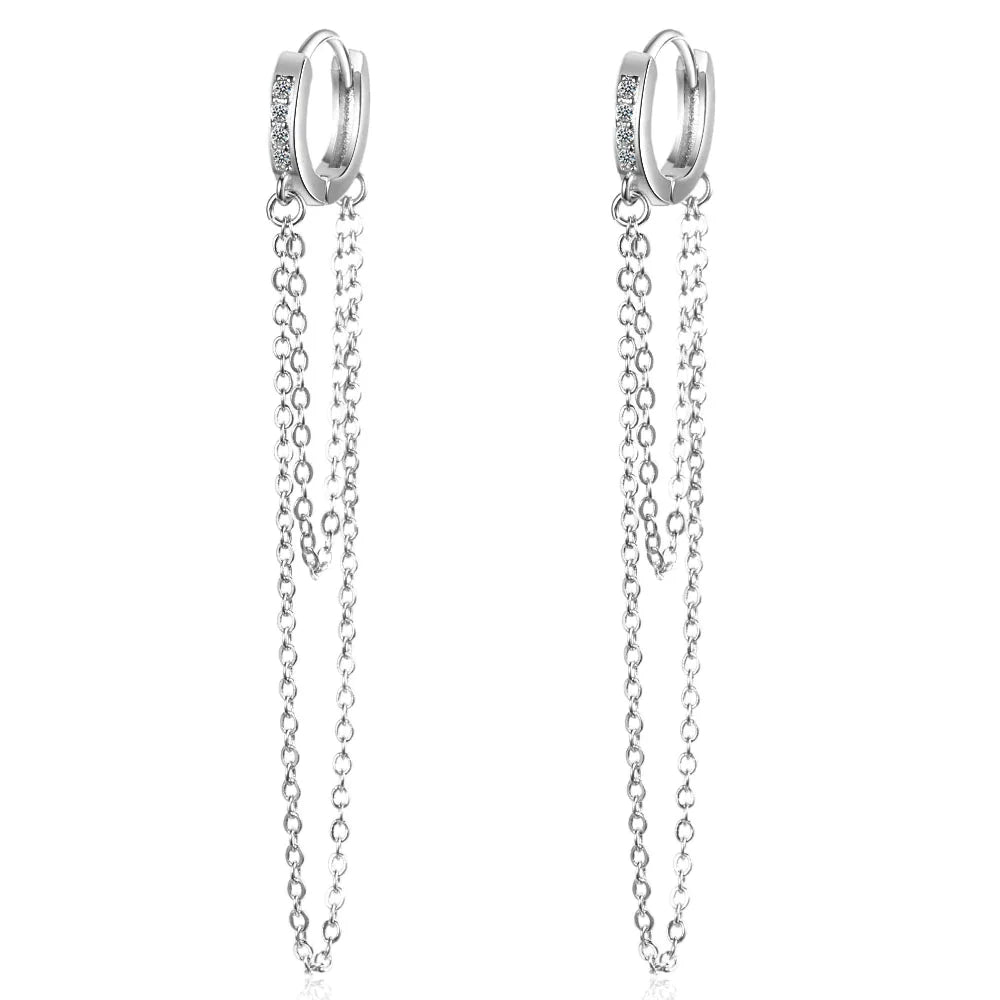 Silberne Creolen mit Kettenanhänger, eleganter Schmuck, modische Ohrringe für Damen.