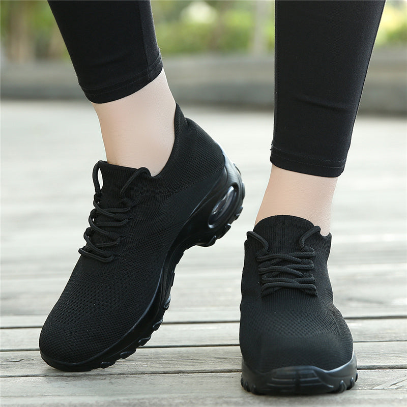 Schwarze Damen-Sneaker, atmungsaktiv, rutschfest, ideal für Sport und Freizeit.