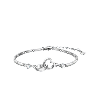 Silbernes Armband mit Herzanhänger und Zirkonia, eleganter Schmuck für Damen.
