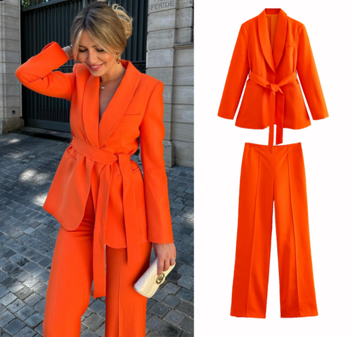 Oranges Damenanzug Set mit Blazer und Hose, elegantes Design, ideal für Büro oder Events.