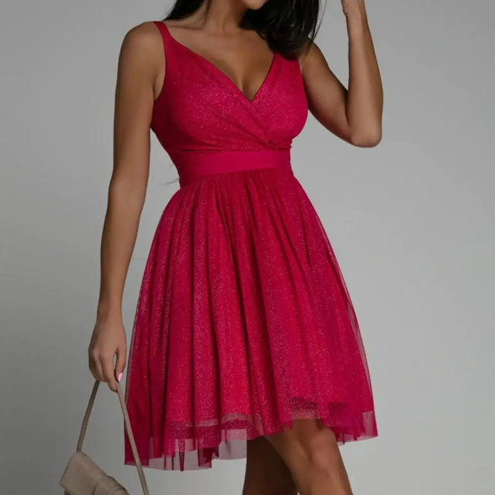 Ärmelloses rotes Paillettenkleid, figurbetont, rückenfrei, ideal für Partys und Abendveranstaltungen.