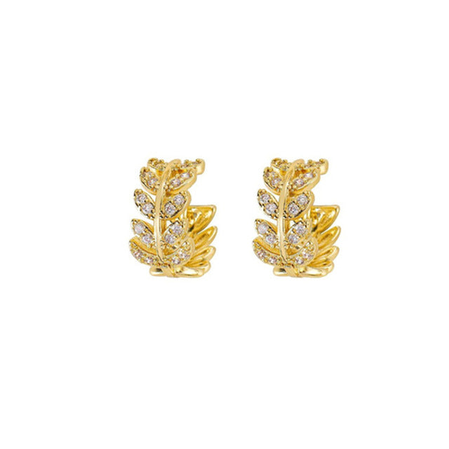Goldene Ohrringe mit Moissanit-Diamanten, Blattdesign, Damen-Schmuck, elegant, modisch.