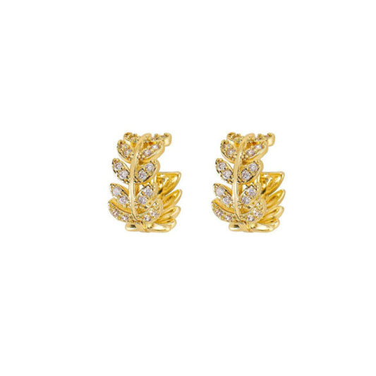 Goldene Ohrringe mit Moissanit-Diamanten, Blattdesign, Damen-Schmuck, elegant, modisch.