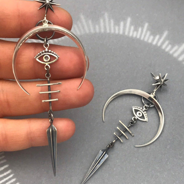 Silberne geometrische Ohrringe mit Schlangenmotiv, Vintage-Stil, kreatives Design.