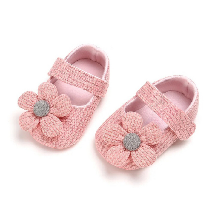 Rosa Babyschuhe mit Blumen, Strickmuster, Klettverschluss, weiches Material, Neugeborene.