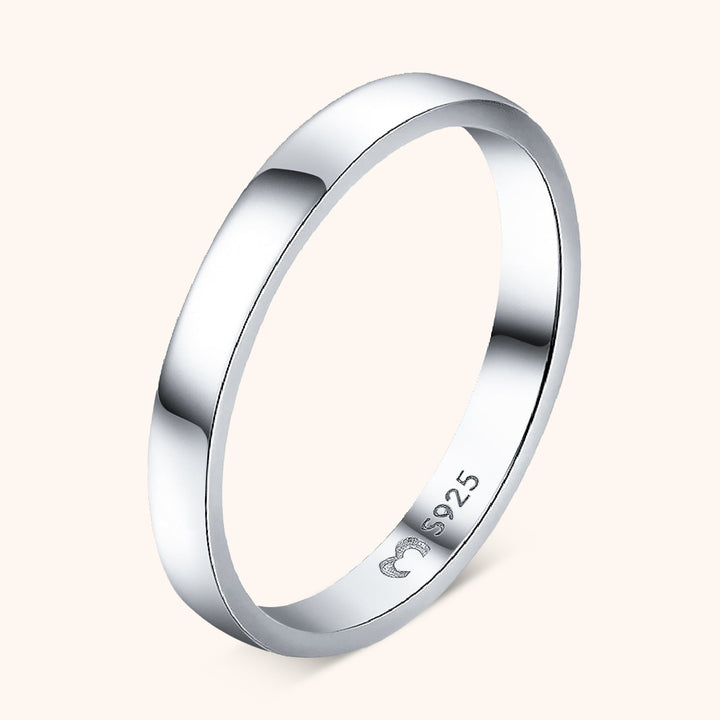 Silberner Verlobungsring aus Sterlingsilber S925, schlichtes Design, glänzend, poliert.