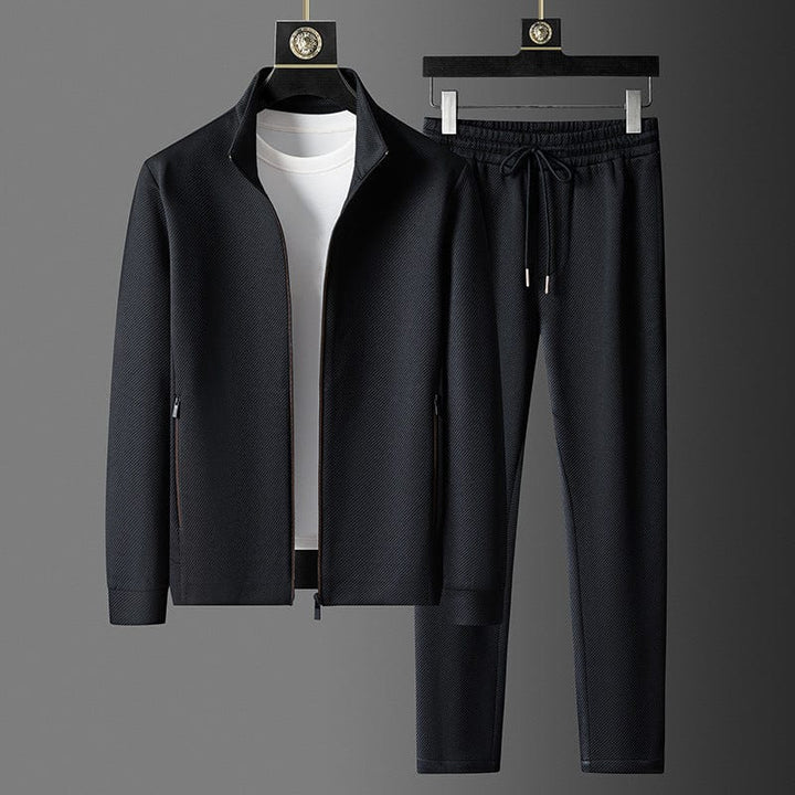 Schwarzer Herren-Trainingsanzug mit Reißverschlussjacke und Jogginghose, sportlich, elegant.