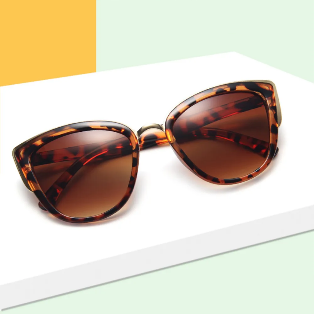 Retro Cat-Eye Sonnenbrille, braun, Schildpatt-Muster, UV-Schutz, modisches Accessoire.