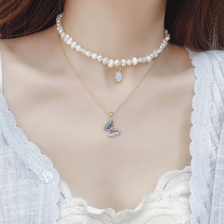 Damen Halskette Set mit Perlen und blauer Schmetterling Anhänger, modisch und elegant.