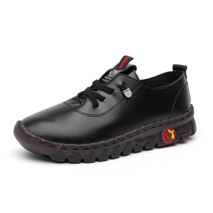 Schwarzer Lederschuh mit rutschfester Sohle, sportlich, bequem, Herrenmode, Freizeitschuh.