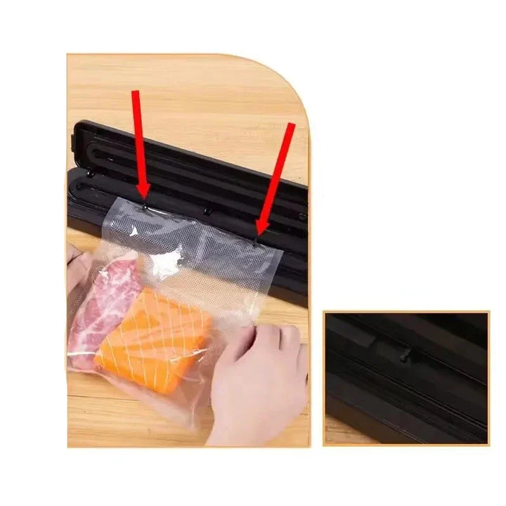 Vakuumiergerät mit Plastikbeutel, Holzoberfläche, Lebensmittelkonservierung, Küche.