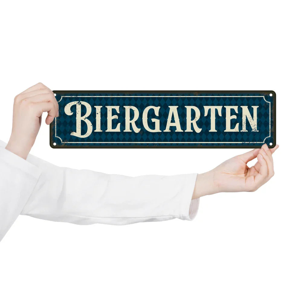 Vintage kovová cedule – Brána pivní zahrady (Biergartentor) Oktoberfest 2026